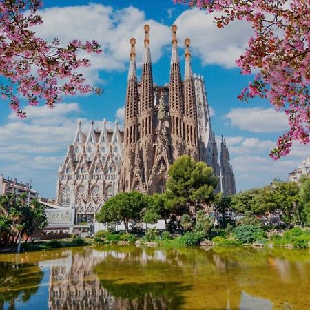 Room Con Bano Privado Sagrada Familia 巴塞罗那 外观 照片