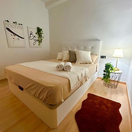Room Con Bano Privado Sagrada Familia 巴塞罗那 外观 照片