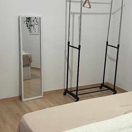 Room Con Bano Privado Sagrada Familia 巴塞罗那 外观 照片